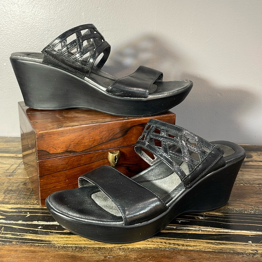 Naot black heeled sandals size 41 in next to new condition very comfortable on!